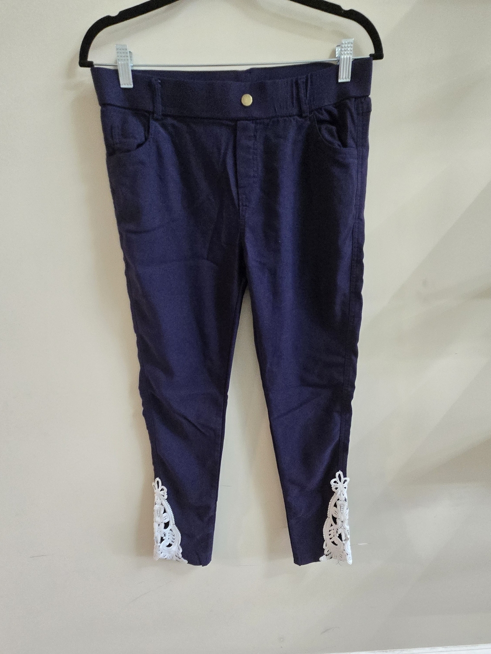 Amaryllis Navy Blue Ankle Pants White Lace Cutout Hem Size Large - Picture 1 of 4
